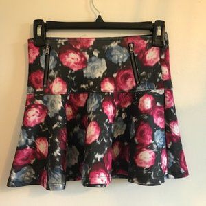 Floral skirt with 2 zippers